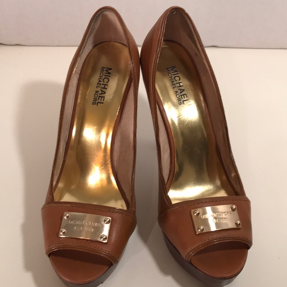 Michael Kors Cognac Heels with Gold MK Logo Size 8
